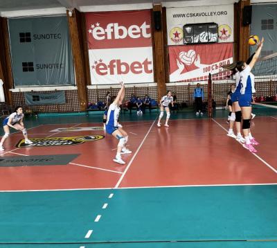 Момичетата до 18 години на полуфинал срещу Марица в държавното