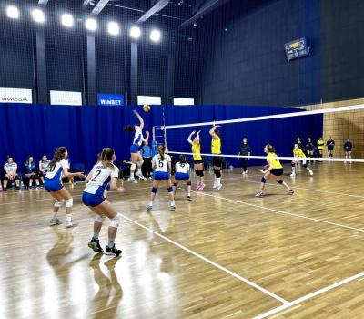 Момичетата до 16 години на един гейм от държавните финали